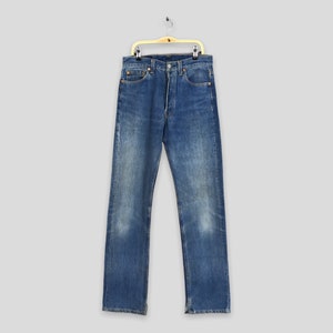 Tamanho 28x32 Jeans Levi&#39;s 501 azul desbotado vintage dos anos 90, lavado com pedra, perna reta, Levi&#39;s 501, braguilha com botão, jeans Levi&#39;s desgastado, tamanho 28
