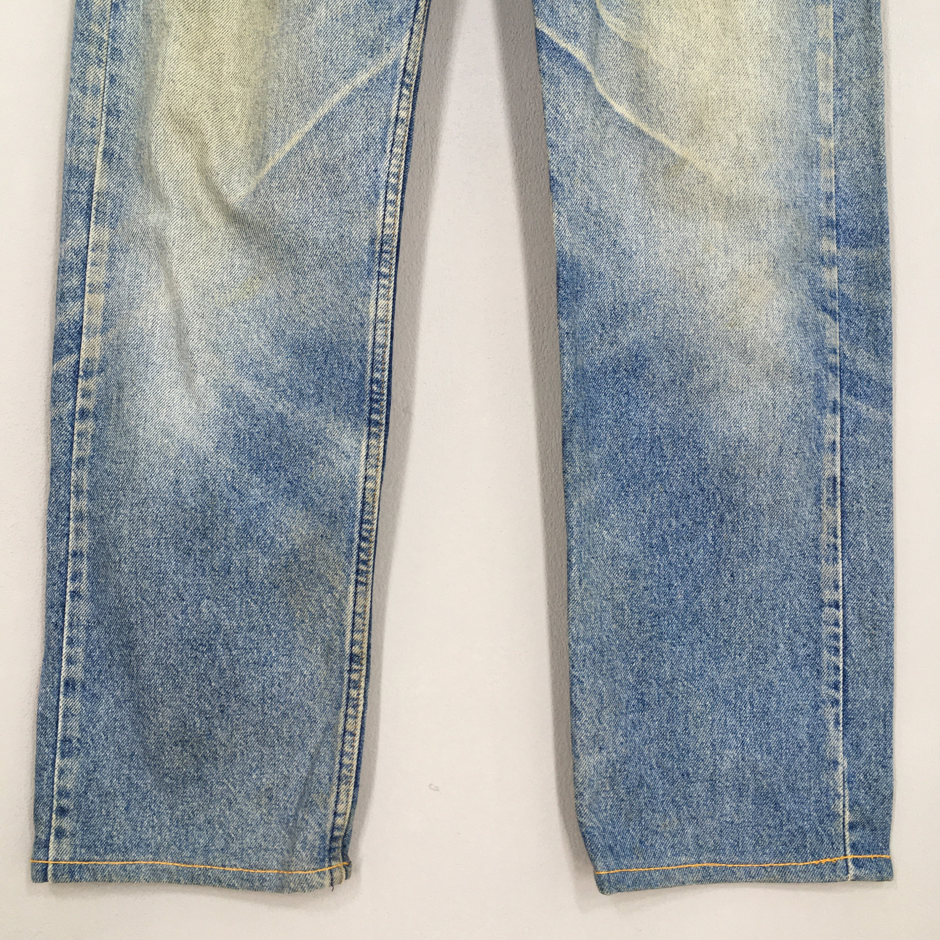 Size 32x30 Vintage Levis 505 0217 Light Wash Blue Jeans 1990s