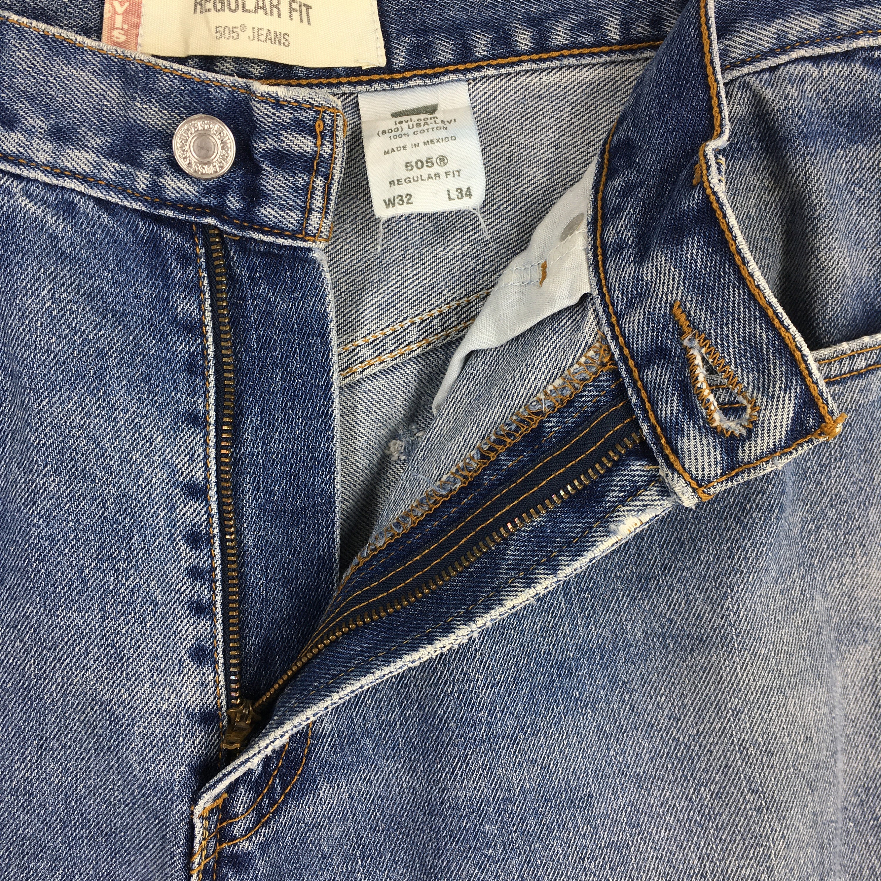 Size 30x32 Vintage 90s Levi's 505 Faded Blue Jeans Light Wash
