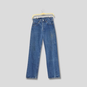 Tamanho 25x29 Jeans Levi&#39;s 501 Azul Índigo Vintage Jeans Stone Washed Jeans Levi&#39;s Corte Reto Denim dos anos 80 Braguilha com Botões Levi&#39;s 501 Jeans Feminino W25