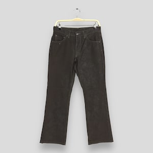 Talla 28x28 Vaqueros acampanados Levi&#39;s 517 descoloridos con lavado a la piedra, corte acampanado, años 90, vaqueros acampanados Levi&#39;s Mom, vaqueros acampanados Levi&#39;s Hi Flare W28