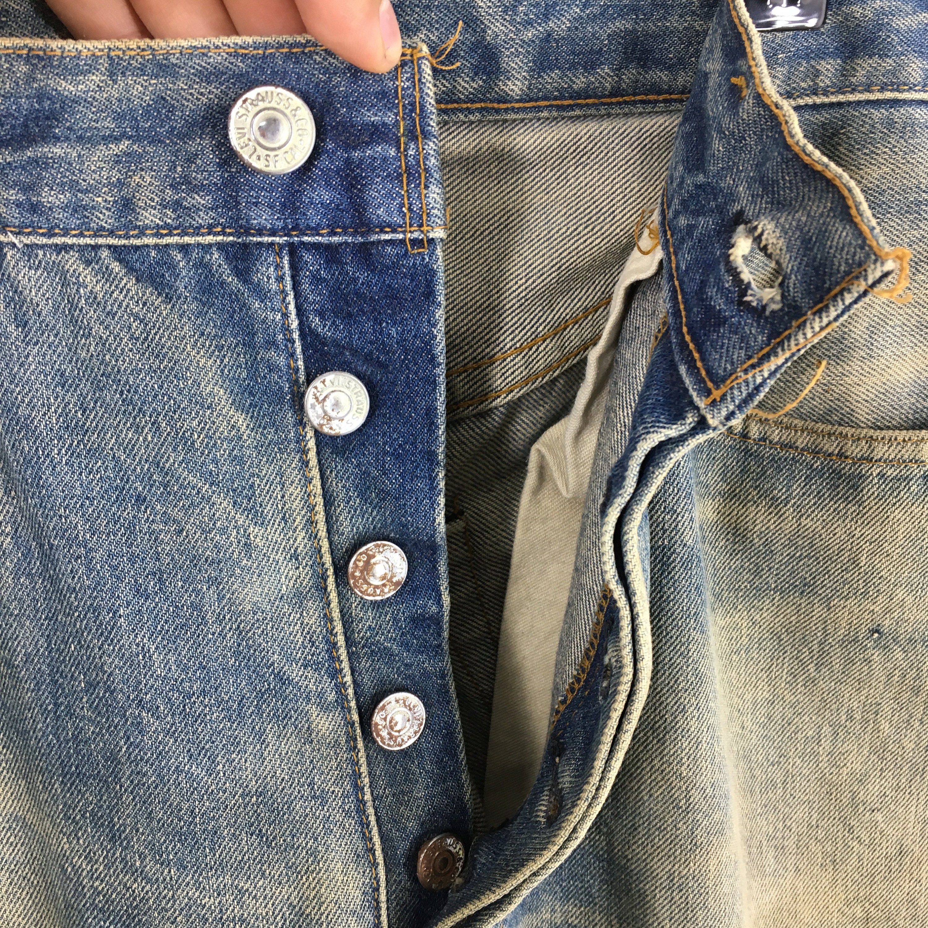 Size 31x31 Vintage 90s Levi's 501 Faded Blue Jeans Light Size 31x31 Vintage 90s Levi's 501 Faded Blue Jeans Light