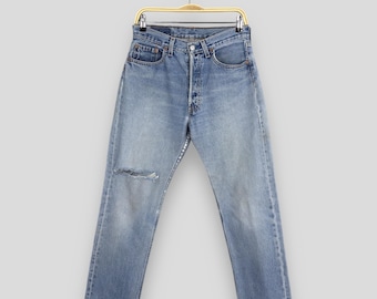 Taille 28 x 27,5 vintage des années 90 Jeans Levi's 501 délavé bleu délavé Jeans Levi's jambe droite Levi 501 braguette à boutons taille haute Levi's Distressed W28