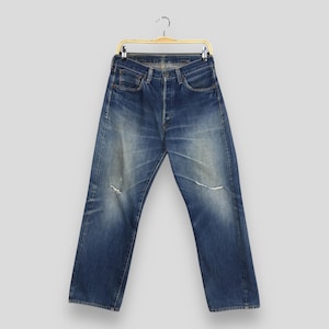 Maat 29 x 26,5 vintage jaren 90 Levis 501XX LVC Japan Selvedge denim vervaagd blauw Levis jeans met grote E-knoopgulp rode lijn gesp achterkant Levis gescheurd W29