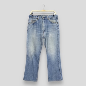 Talla 31x26 Vaqueros acampanados Levi&#39;s 517 vintage con corte de bota, denim lavado claro, vaqueros Levi&#39;s lavados a la piedra de los años 80, vaqueros Levi&#39;s desgastados con cremallera W31