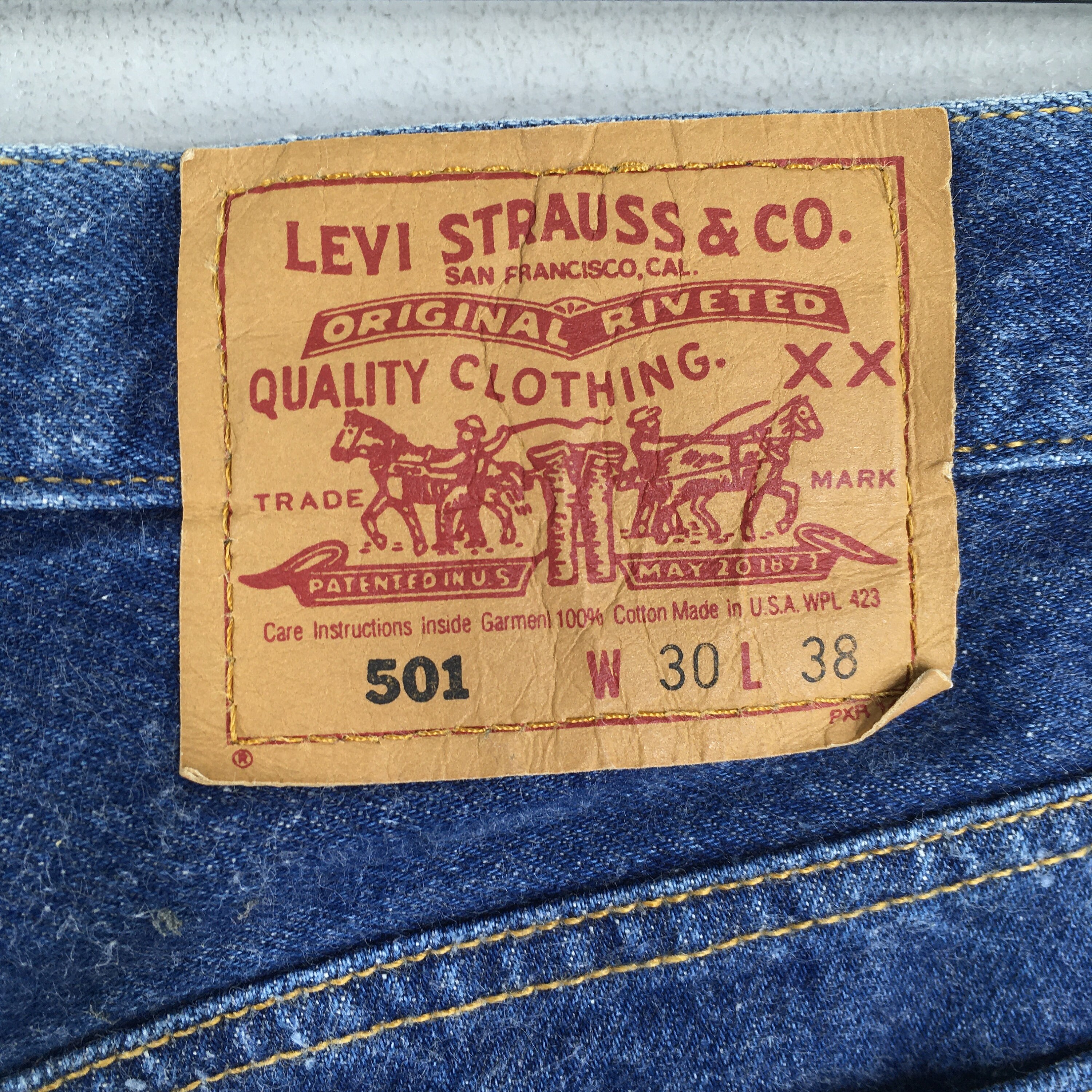 Levi's ビンテージ看板 Size 27x30 Vintage 90s Levi's 501 Faded Blue Jeans Light Wash