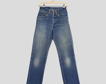 Talla 24x27.5 Jeans azules desgastados Levi's 501 de los años 90 Vaqueros con bragueta de botones Levi's Vaqueros rectos Levi's 501 lavados a la piedra Levi's 501 para mujer Mom W24