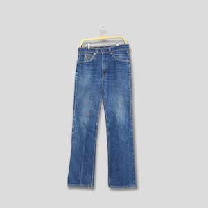 Talla 32x33 Vaqueros Levi&#39;s 517 Bootcut de tiro alto, vaqueros de los 90, vaqueros azules descoloridos, vaqueros acampanados Levi&#39;s, vaqueros desgastados lavados a la piedra W32