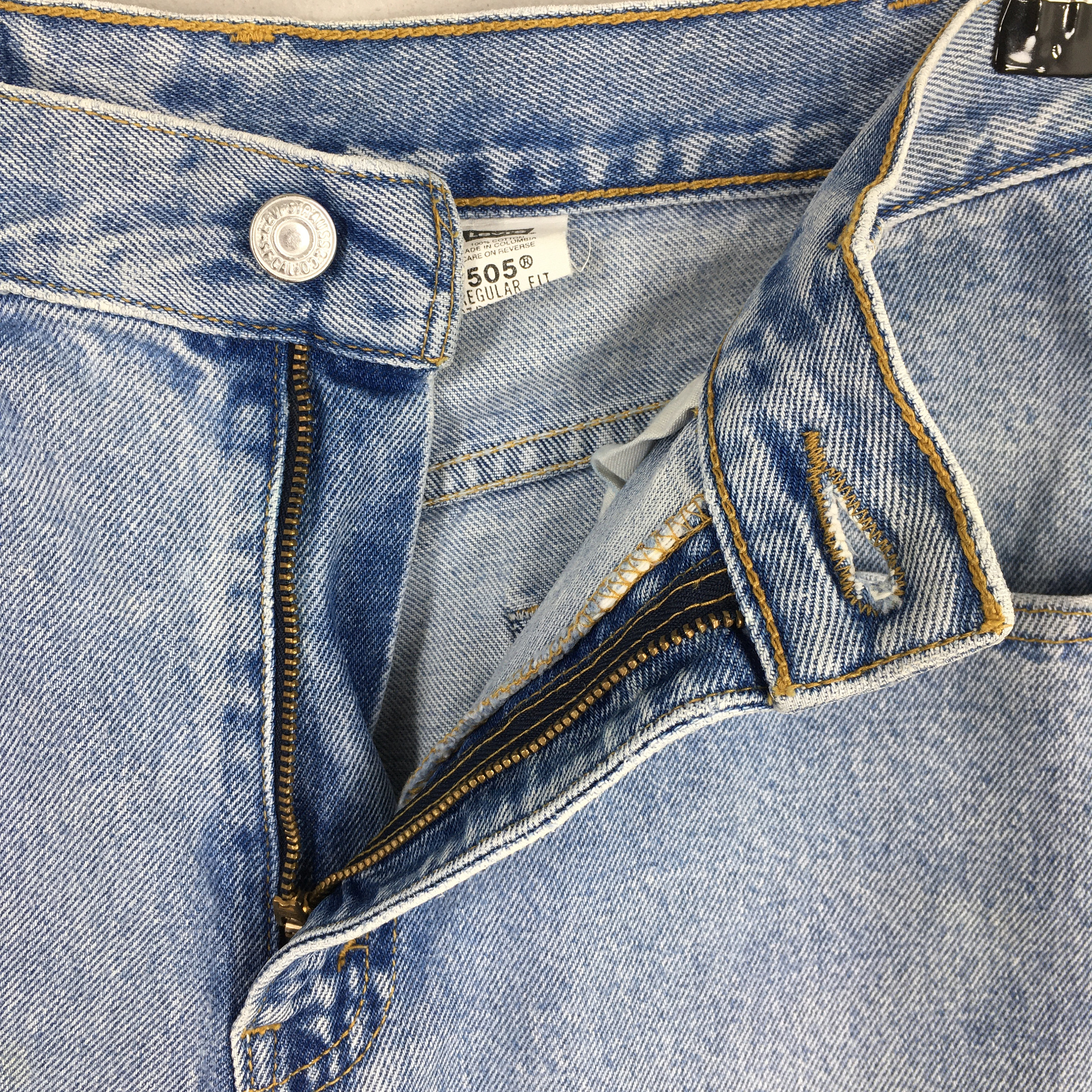 Size 27x30.5 Vintage Levi's 505 Light Wash Zipper Jeans 1990s