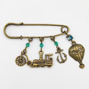 Broche Steampunk com Bicicleta em Miniatura, Trem, Âncora e Balão de Ar. Pin de Inspiração Vintage para Amantes Retro-Futuristas. Feito à mão na Ucrânia
