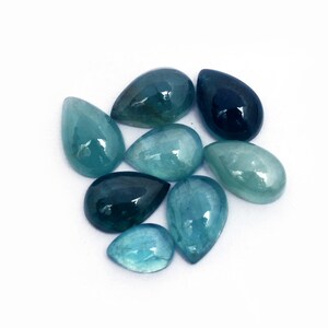 Ensemble de cabochons à dos plat en vrac avec pierres de grandidiérite ~ Cabochons de poires lisses avec pierres semi-précieuses naturelles de grandidiérite pour la fabrication de bijoux