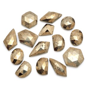 Natürliche Pyrit lose ausgefallene 10 mm-17 mm unregelmäßige Rose Cut Cabochon ~ Pyrit Halbedelstein facettierte Cabs mit flacher Rückseite für Schmuck Set