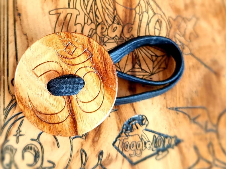 ButtonLOXX Dread Tie OM symbol engraved design oak 50mm image 1