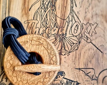 ToggleLOXX Dread Tie Snake engraved design, with hand-turned toggle on strong non slip elastic (Oak)