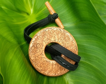 Coletero ToggleLOXX de roble hecho a mano con diseño de calavera de caramelo: accesorio seguro y elegante para rastas