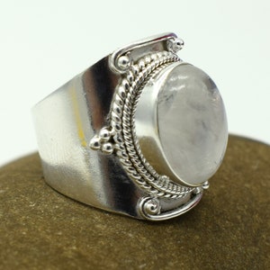 ハンドメイドスターリングシルバーレインボームーンストーンリング - オーバルステートメントリング