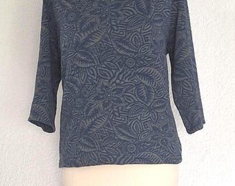 Shirt with a deep round neckline in cloque jersey, blue, straight cut