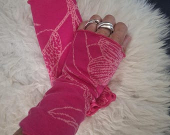 Arm warmers/wrist warmers made of soft cotton in pink floral
