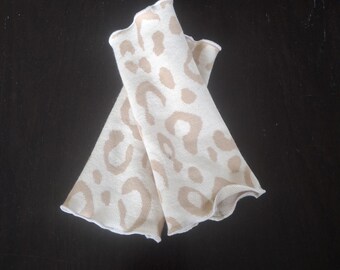 Organic cotton leg warmers, beige leopard print