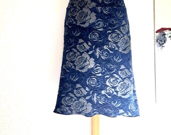 Knee-length skirt in cloque jersey with waistband, blue with rose pattern.