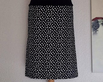 Knee-length cotton stretch skirt, black and white polka dot print with elastane