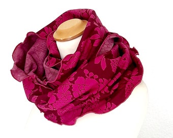 Loopschal aus  Jacquard Strick  Baumwolle mit Elasthan Pink mit Blüten
