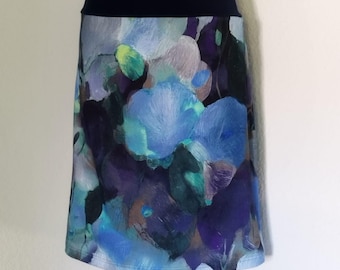 Knee-length skirt with jersey waistband in shades of blue