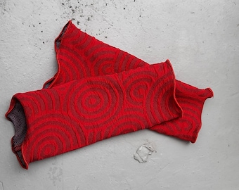 Stulpen, Armstulpen, Pulswärmer  aus Cloque  Jersey in Signalrot Spiralmuster