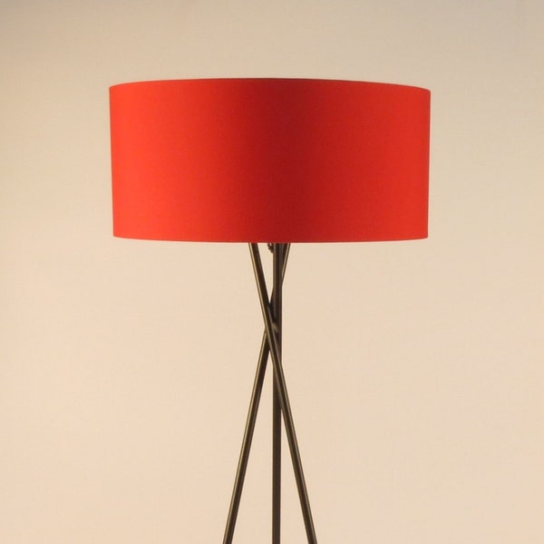 Lampadaire trépied fait main avec support en métal coloré, abat-jour tambour, style moderne, abat-jour en différentes couleurs, modèle Vesi