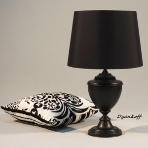 Handmade boutique table/desk/bedside lamp with metal base colored in black matt, drum lampshade,different colors lampshade,model Rada