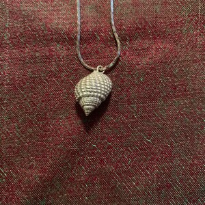 Vintage seashell necklace