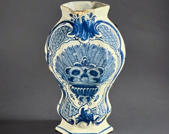 18世紀、オランダのデルフトブルーと白の花瓶と蓋、1764年から1770年までの工場