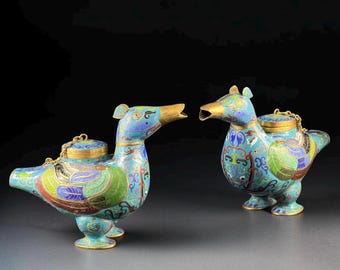 Jarrones de vino chinos de esmalte cloisonné con forma de pato, siglo XIX, dinastía Qing, par. 23,9 cm (9,4 pulgadas).