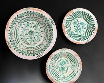 Set of Three Spanish Fajalauza Lebrillos with Hand-Painted Green Decoration