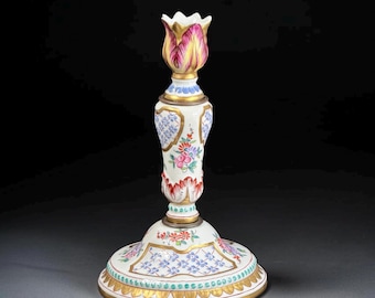 French Porcelaine de Paris Candlestick in Chinese Export Style, Late 19th–Early 20th Century, 8.1 in