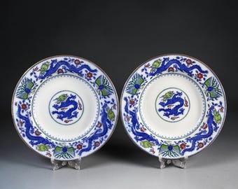 Circa 1890–1910, Par de platos antiguos chinos Minton con diseño de dragón y pájaro, Inglaterra