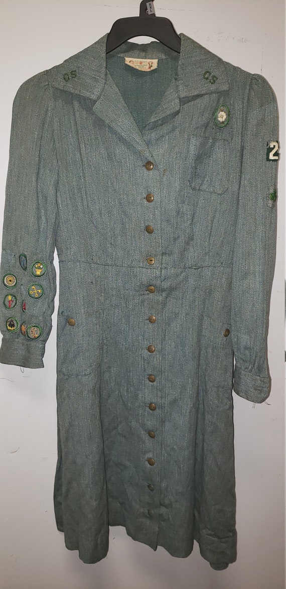 1940 s Girl Scout WWII Uniform with 9 badges 28 in