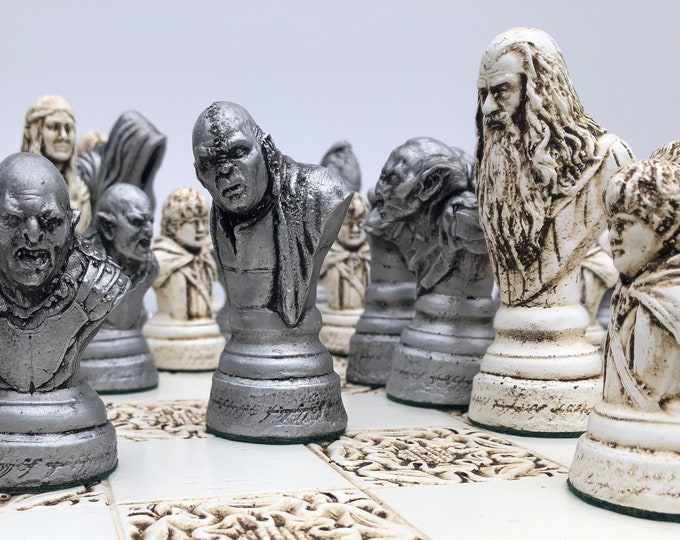 Lord of the Rings chess set and chess board - Made to order