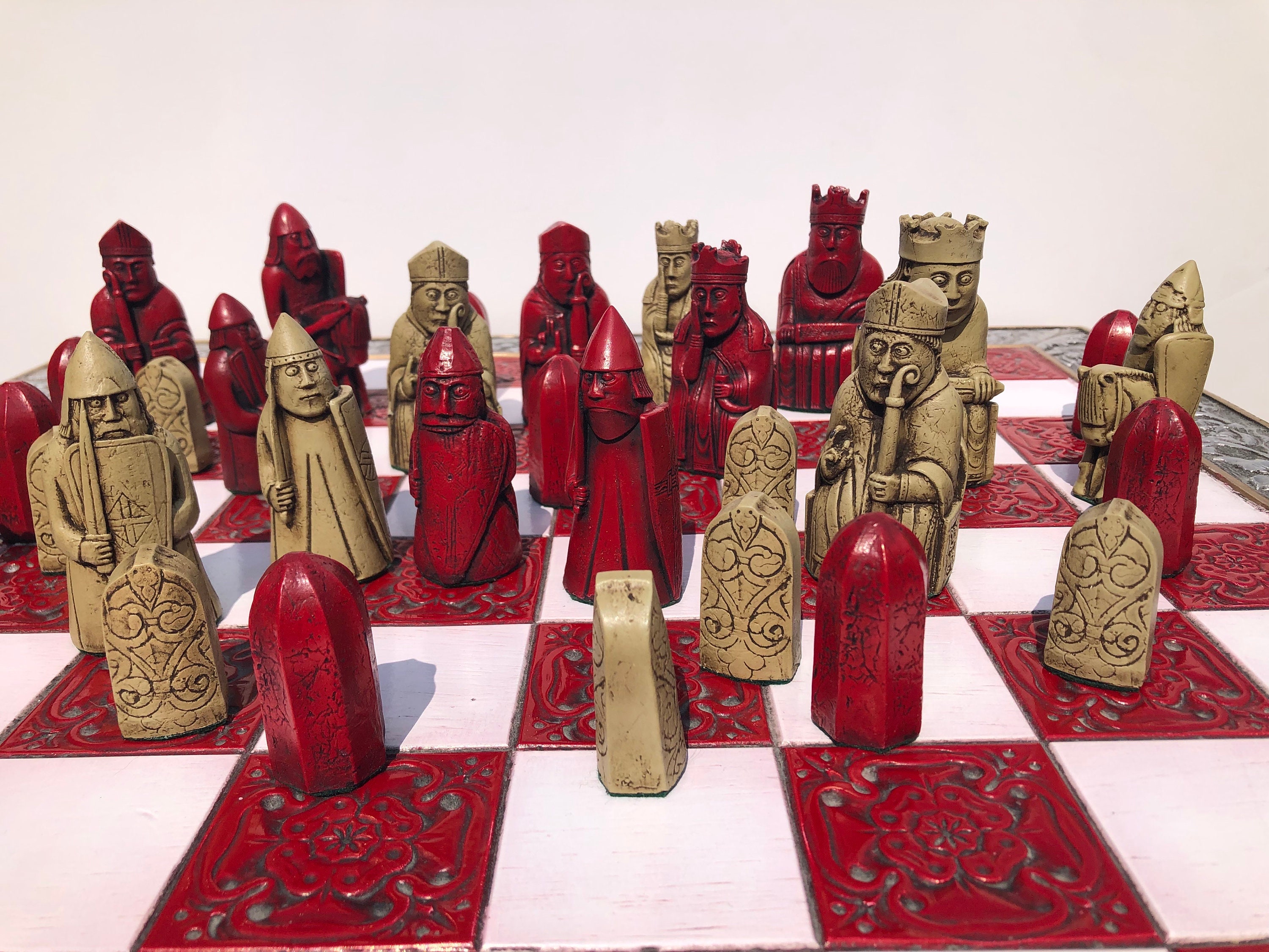 Isle Of Lewis II Ivory & Red Resin Chess Pieces 3.5 With -  Portugal