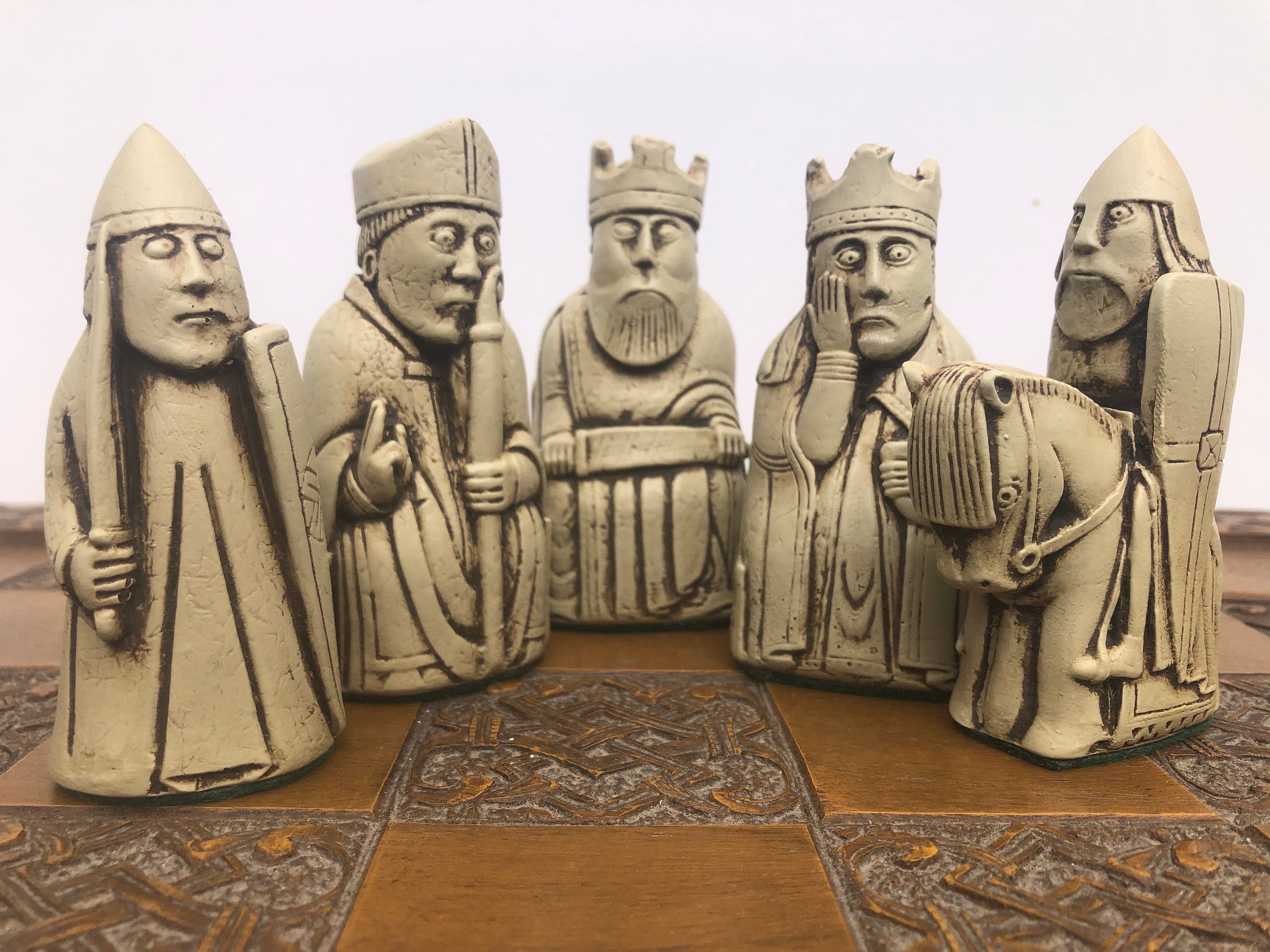 その他 THE LEWIS CHESSMEN MINIIATURE SET Lewis Chessmen Mini Mahogany Set – NorseAmerica