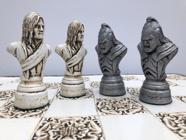 Lord of the Rings chess set and chess board Made to order image 4