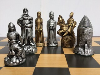 Royal Medieval British Army - Set Scacchi In Metallo Rame Anticato, Scacchiera In Legno Con Effetto Marmo, Re 8,5 Cm