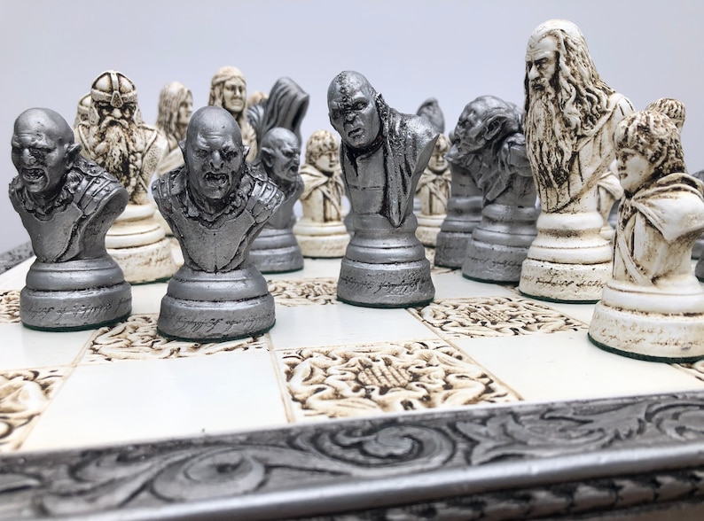 Lord of the Rings chess set and chess board Made to order image 1