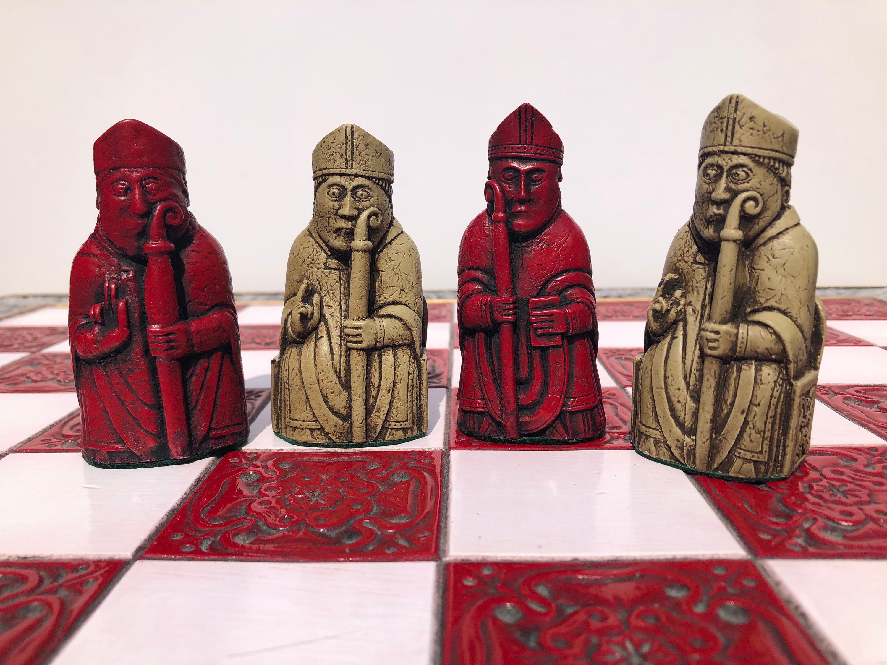 Isle Of Lewis II Ivory & Red Resin Chess Pieces 3.5 With -  Portugal