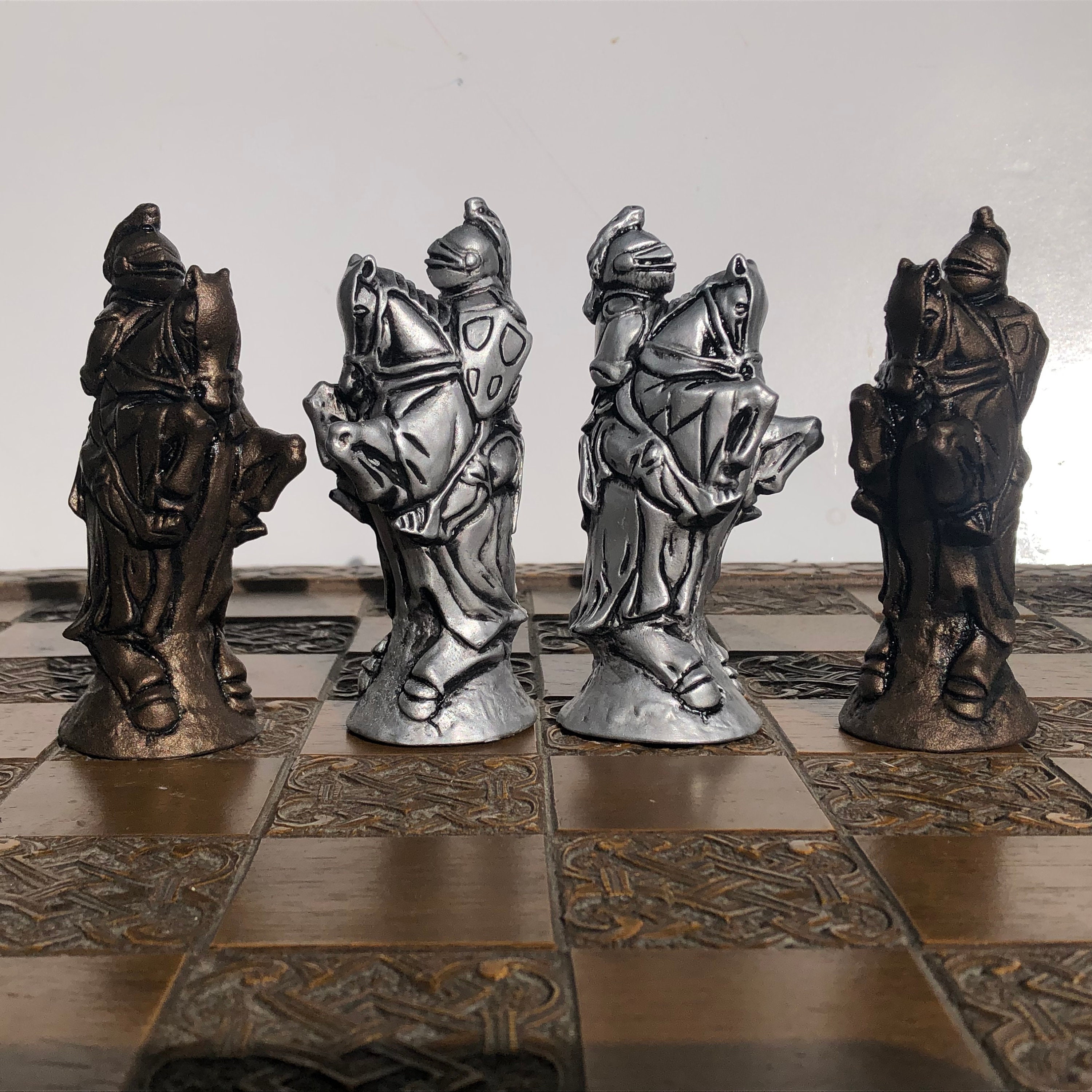 Chess Chivalry: Staunton Chess Pieces & Chessboards