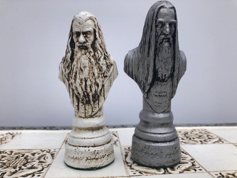 Lord of the Rings chess set and chess board Made to order image 2