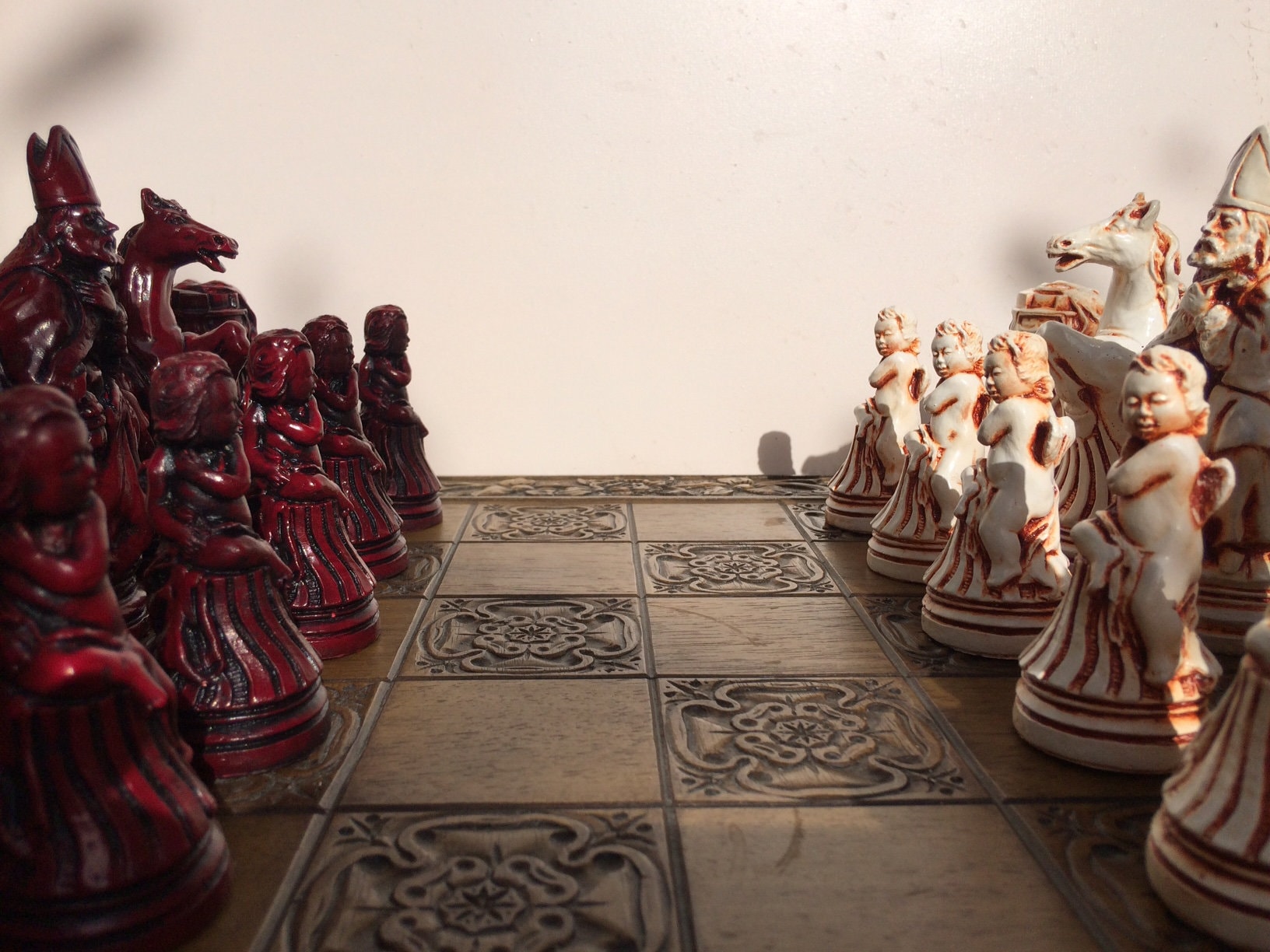 Isle Of Lewis II Ivory & Red Resin Chess Pieces 3.5 With -  Portugal