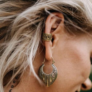 Brinco de pressão Folkwar Dourado // Presilha de orelha, Brinco de pressão, Brinco de pressão, Clipe de orelha, Hélix, Piercing falso, Boho, hippie, cigano, oriental, Latão
