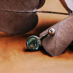 Concha navelpiercing // Navelsmycke, navelpiercing, snäckskal, natur, naturliga smycken, abalone, mandala, hippie, boho