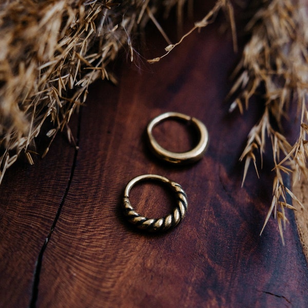 Septum Arnementia Gold // Nasenring, Nasenpiercing, Nasenstecker, Septum, Helix, Lobes, boho, hippie, tribal, grunge, Geschenk, für Sie